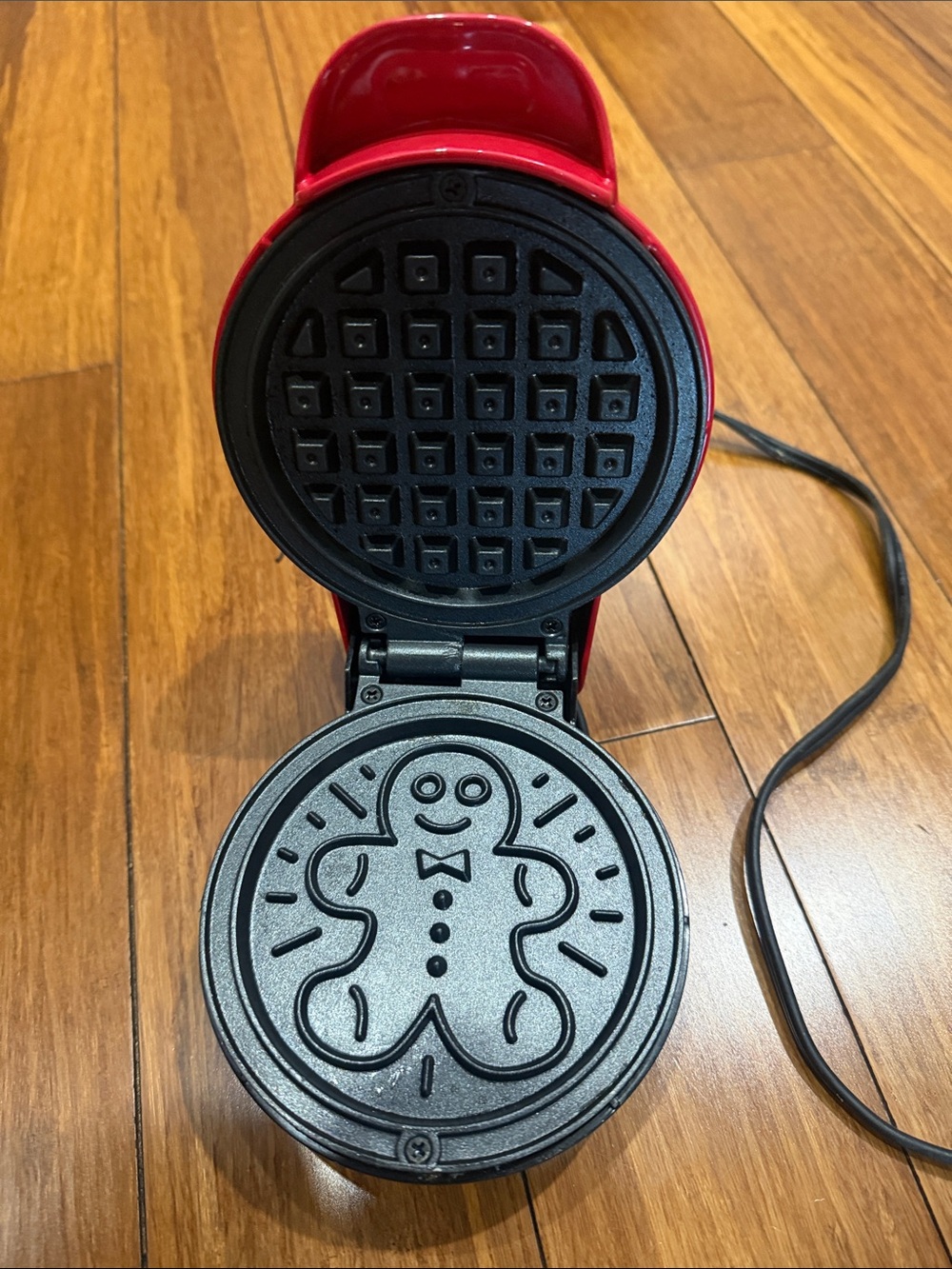Ambiano Red Electric Gingerbread Cookie Mini Waffle Maker